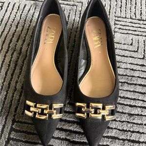 Zara Black Pointed Toe Flats with Gold Chain Accent Size 38/US 7.5